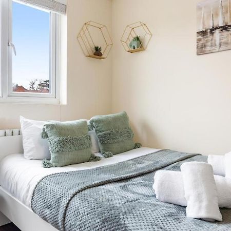 Twickenham Homes Айслворт Екстер'єр фото