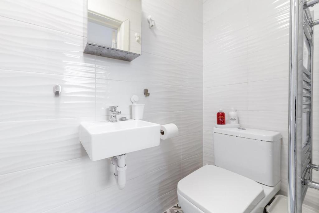 Twickenham Homes Айслворт Екстер'єр фото